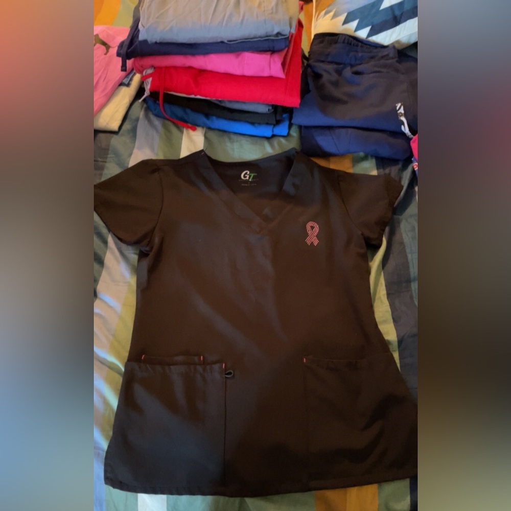 Scrub top bundle - Picture 8 of 10